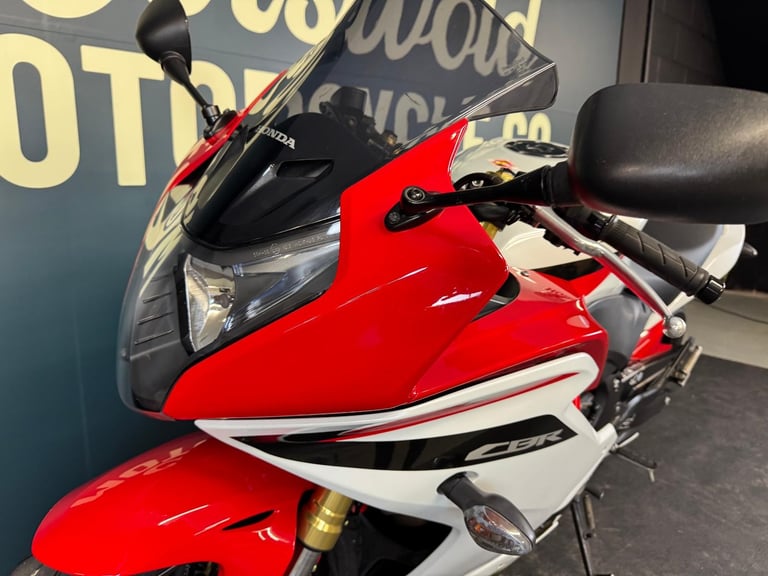 Honda CBR600F 2011 RED AND WHITE