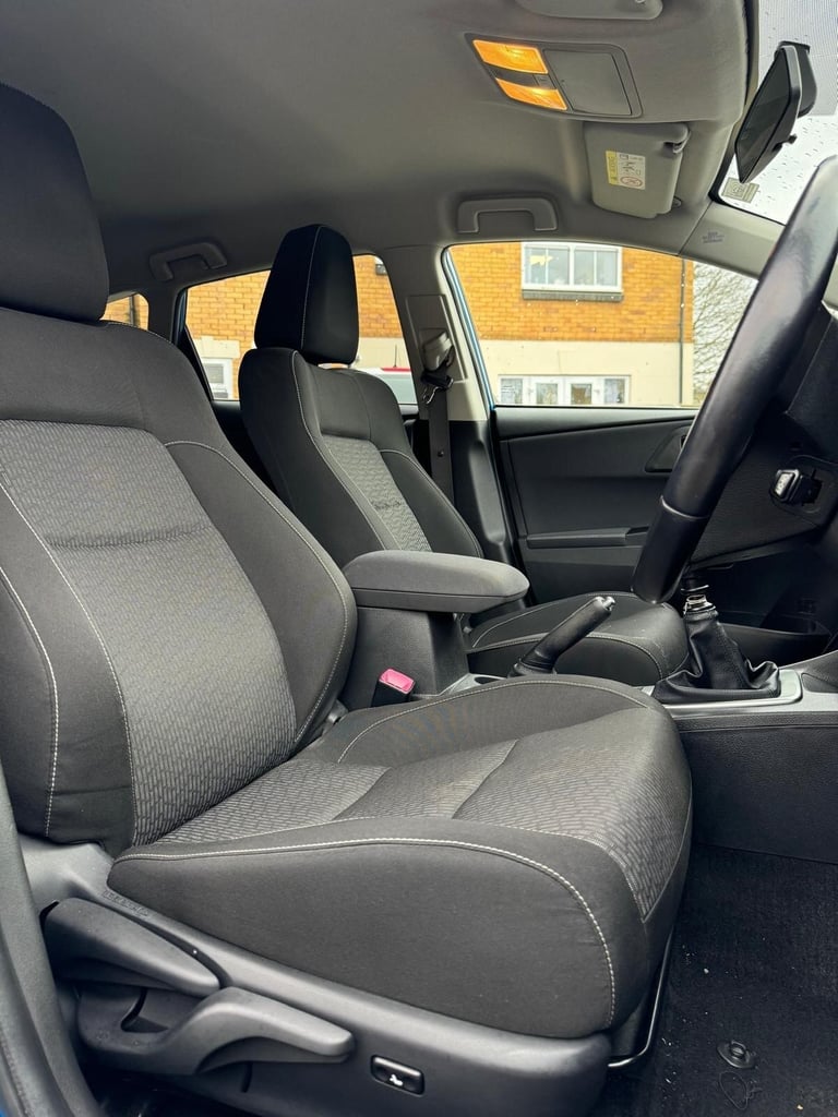 TOYOTA AURIS 1.3 Dual VVTi Icon+ 5dr Blue Manual