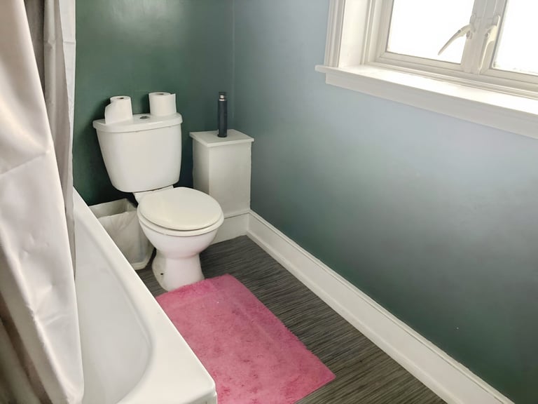 3 bedroom house in 3-Bedroom House For Sale E6