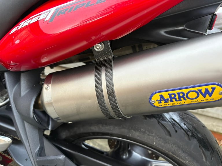 2011 // 11 Triumph Street Triple 675 £2800 Red 21813 miles.