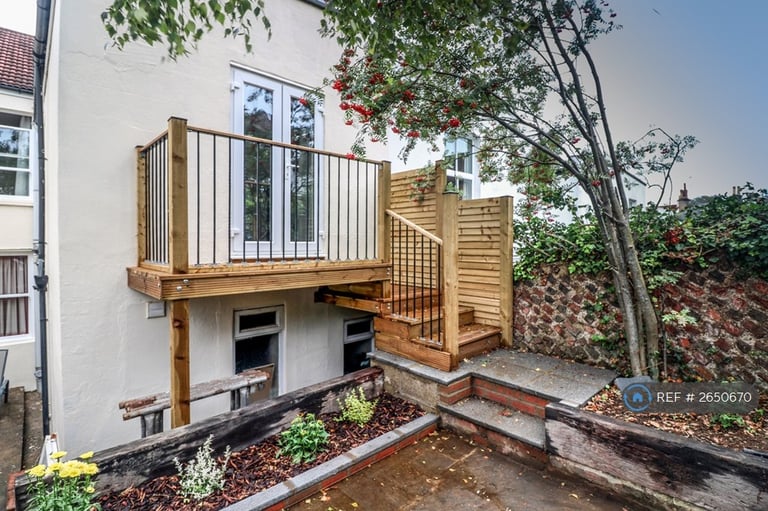 2 bedroom flat in Compton Road, Brighton, BN1 (2 bed) (#2650670)