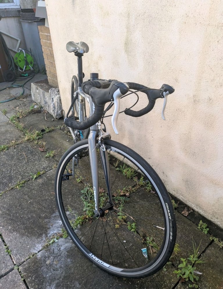 Giant Defy 5 road bike, size small