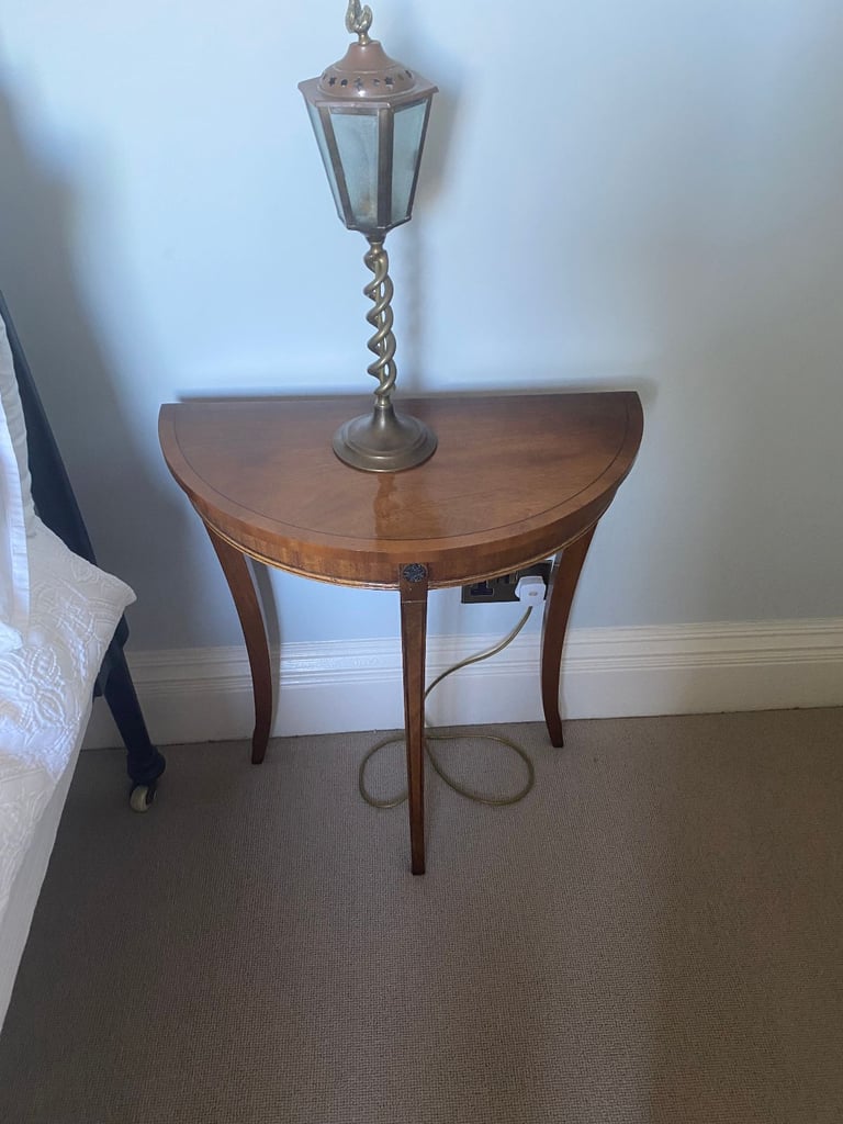 image for Antique style side tabel