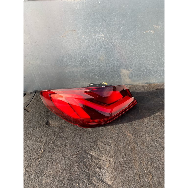 BMW 1 SERIES F40 PASSENGER SIDE REAR OUTER LIGHT CLUSTER 