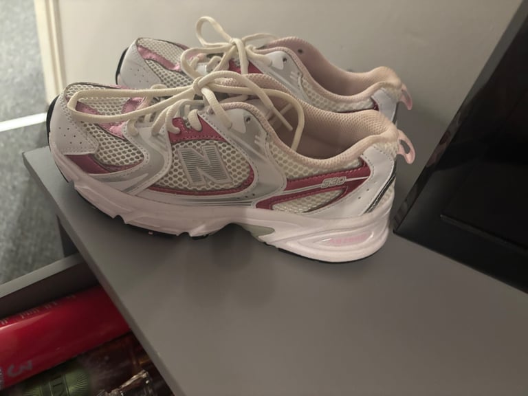 image for Trainers, ladies size 3