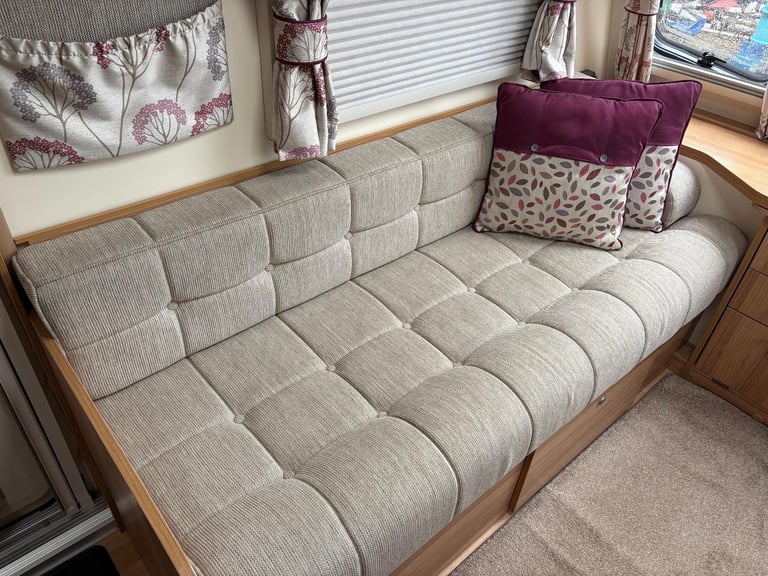 BAILEY PEGASUS VERONA - FIXED BED CARAVAN WITH END WASHROOM AND MOTORMOVER