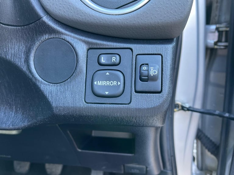 TOYOTA YARIS 1.3 Dual VVT-i Trend 2012