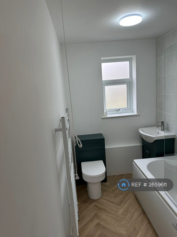 2 bedroom flat in Edinburgh Cresent, Bourne, PE10 (2 bed) (#2659611)