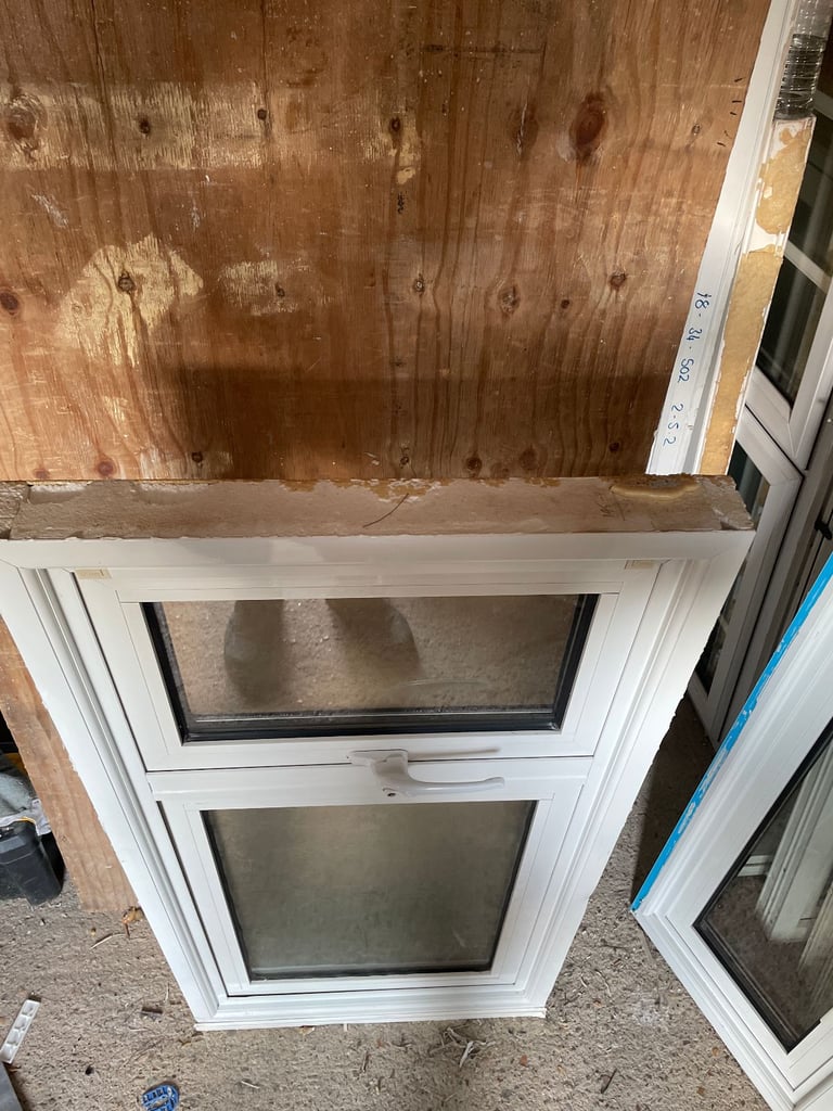 H 117.5 x W 60 cm - BEAUTIFUL MODERN INSULATED ALUMINUM WINDOW - OBSCURE GLASS BATHROOM (REF: SJ420)