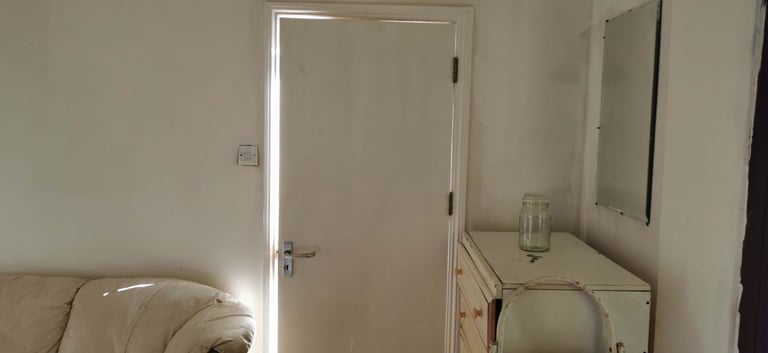 1 big bedroom to rent in North Greenwich next to IKEA. Microwave Cooking Only!