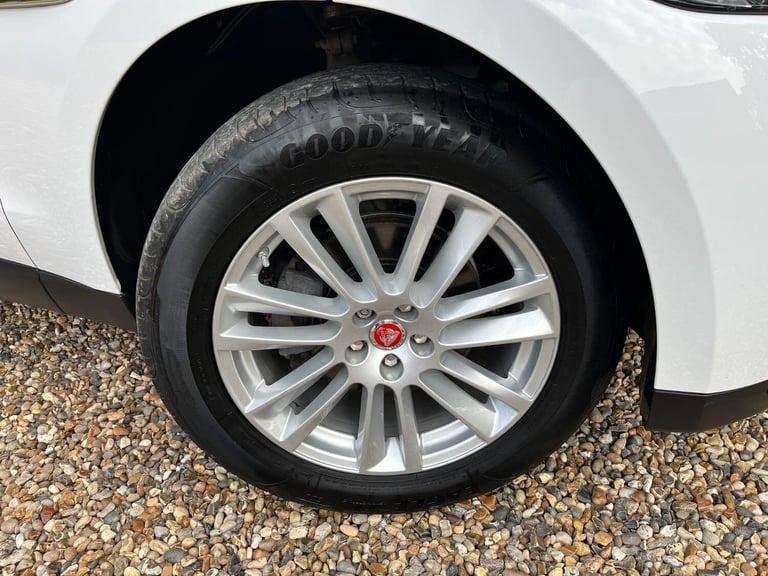 JAGUAR F-PACE 2.0 D180 Portfolio 2016