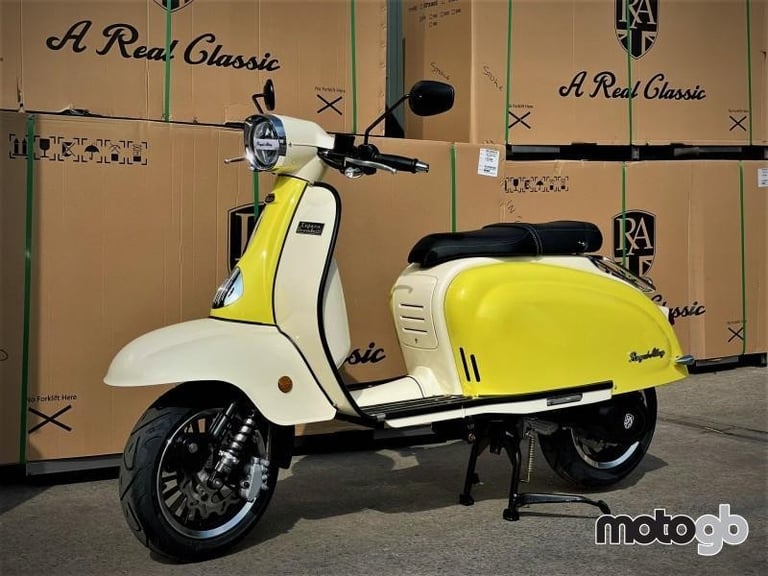 Royal Alloy TG 125cc S a Modern Classic Retro Automatic Moped Scooter