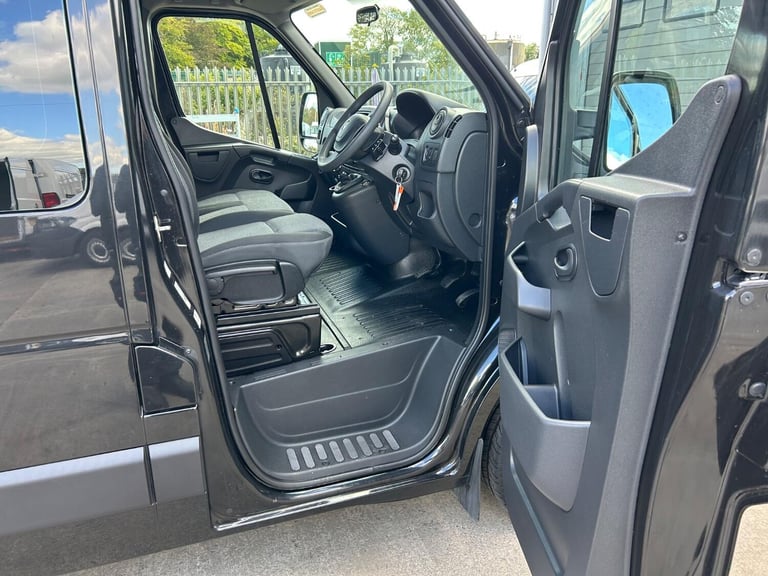 RENAULT MASTER 2.3 FWD SL28 dCi SWB LOW ROOF WHEELCHAIR ACCESS CREW Euro 6 NO VA