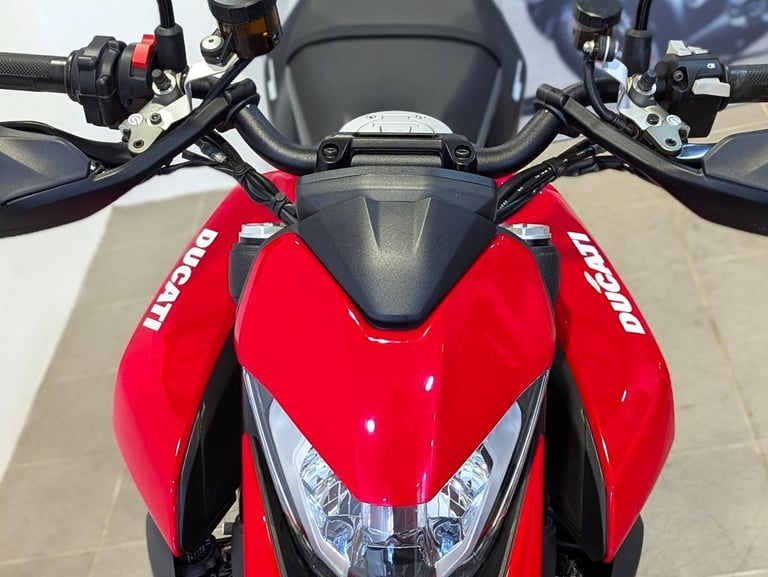 DUCATI HYPERMOTARD 950 2021 - 1 OWNER - FSH - OIL AND RAD GUARD - GENUINE BIKE