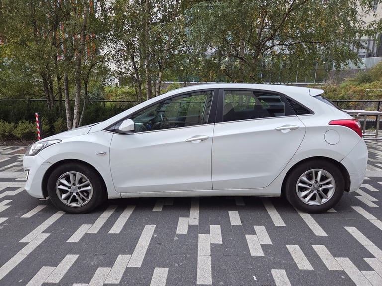 image for HYUNDAI I30 1.6 CRDI DIESEL MANUAL BLUE DRIVE SE 5DR *ULEZ COMPLIANT* £20 TAX
