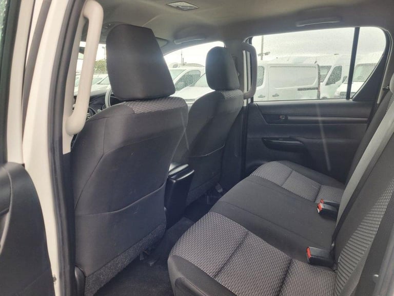 2019 ON 69 PLATE TOYOTA HILUX ACTIVE D-4D 4WD 2400CC DOUBLE CAB PICK UP ULEZ 