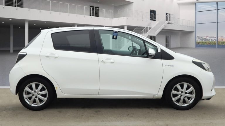 2013 Toyota Yaris 1.5 VVT-i Hybrid T4 5dr CVT HATCHBACK Petrol/Electric Hybrid Automatic