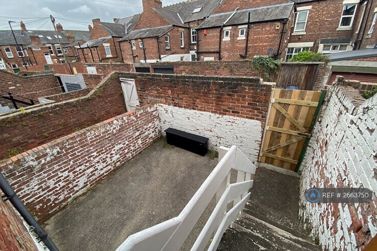 3 bedroom flat in Myrtle Grove, Newcastle Upon Tyne, NE2 (3 bed) (#2663750)