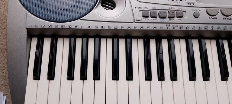 Yamaha PSR-275 electric piano keyboard