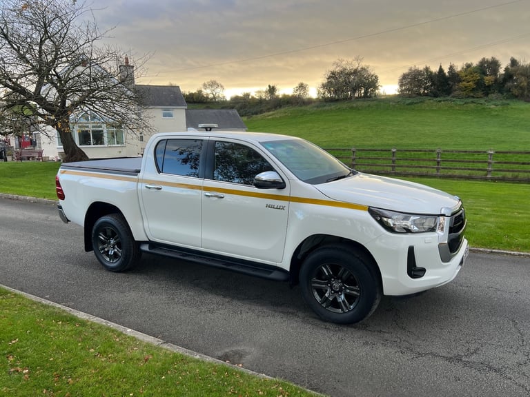 TOYOTA HILUX 2.4 D-4D 150PS ICON AUTOMATIC 4X4 UTILITY PICKUP 73 29,700 MILES