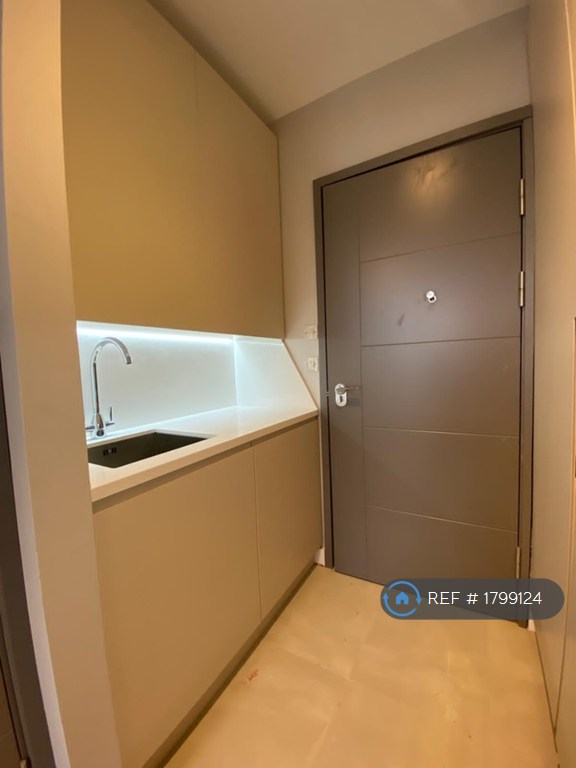 1 bedroom flat in Churchill Way, Macclesfield, SK11 (1 bed) (#1799124)
