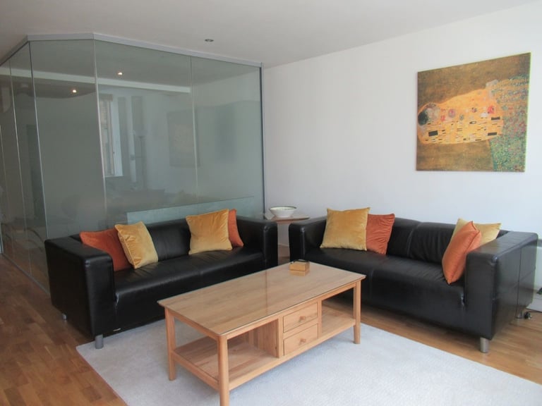Huge 1 bedroom flat in the very heart of Leeds city centre in Leeds