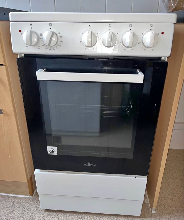 Willow WE50SSW 62L White Freestanding Single Cavity Electric Cooker