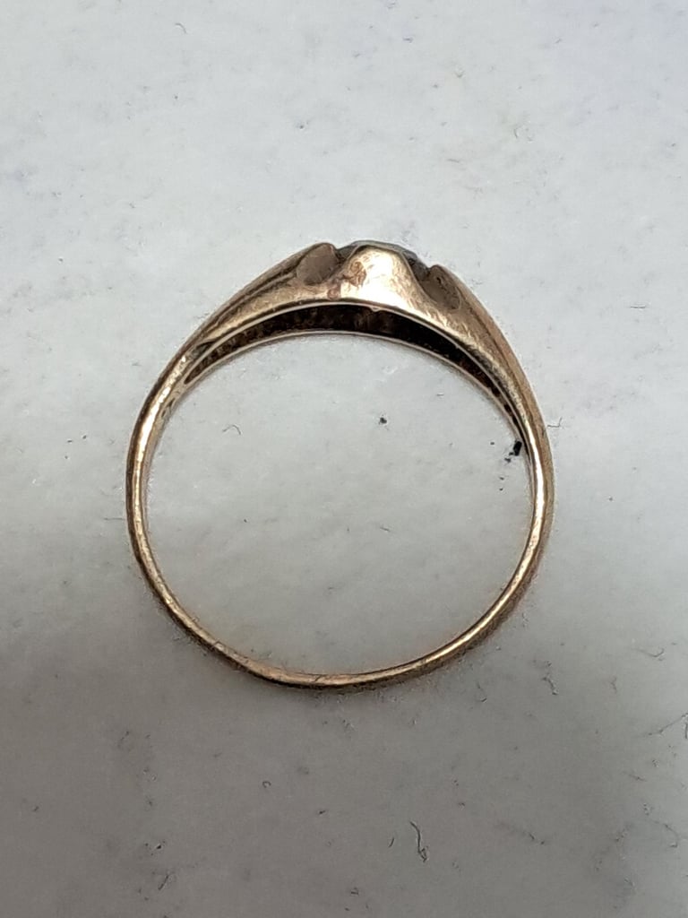 Ladies 9ct diamond gold ring size on pics 