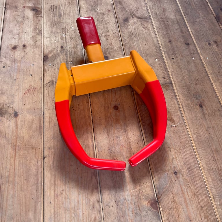 image for Car wheel clamp and keys 