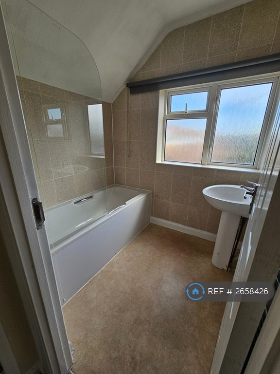 4 bedroom house in Church Street, Bexhill-On-Sea, TN40 (4 bed) (#2658426)