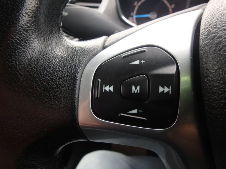 2013 Ford Fiesta 1.25 82 Zetec 5dr...All 13 Service Stamps in the Book HATCHBACK Petrol Manual