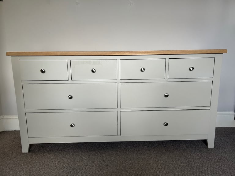 Chest of drawers