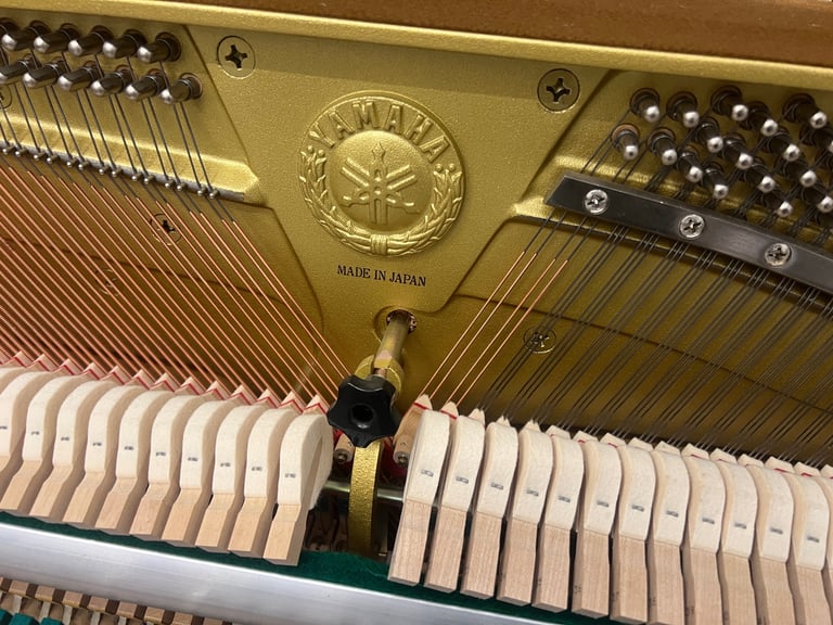 🎵🎹 STUNNING YAMAHA E108 **TUNED/SERVICED/WARRANTY AND FREE DELIVERY**🎹🎵