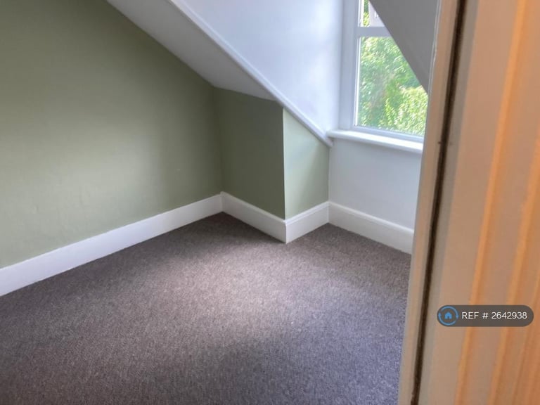 2 bedroom flat in Templar Street, Dover, CT17 (2 bed) (#2642938)