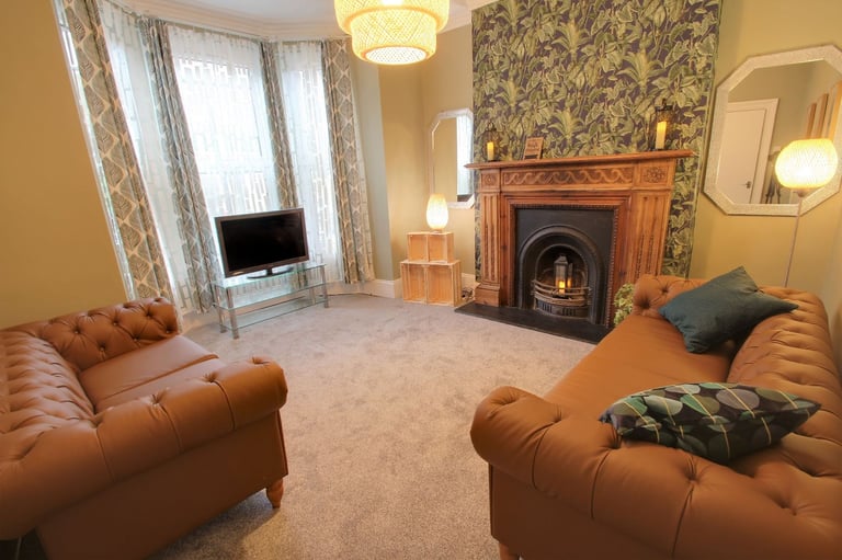 Double Bedroom in Professional Household