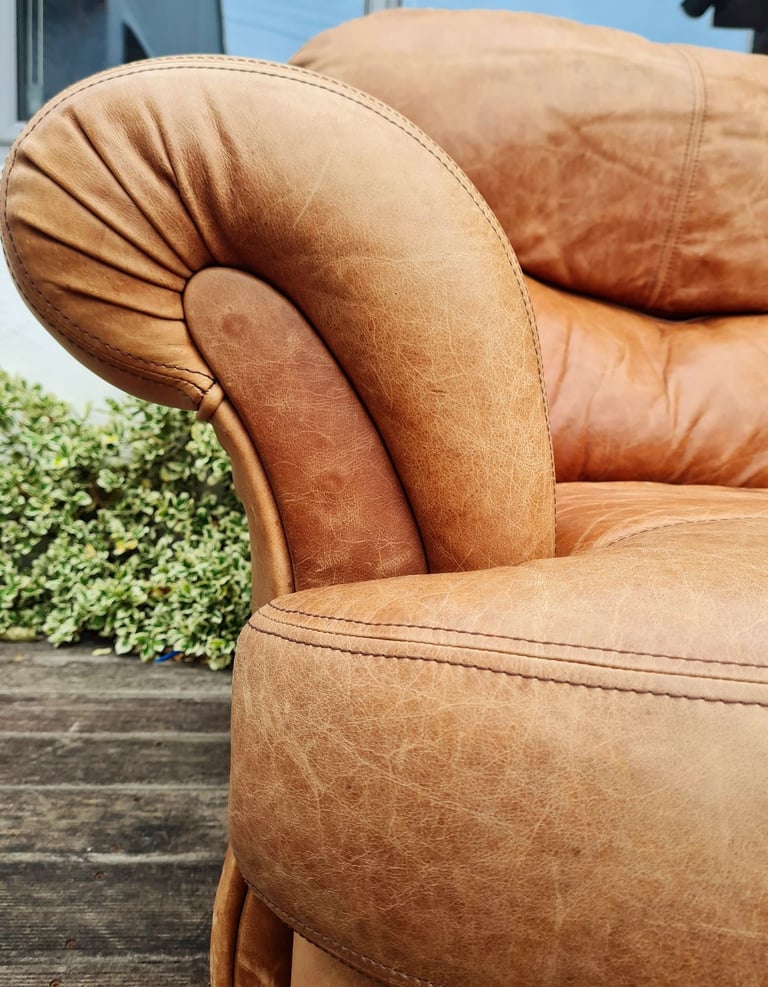 DELIVERY INCLUDED stylish 2 seater tan genuine soft leather hide sofa 