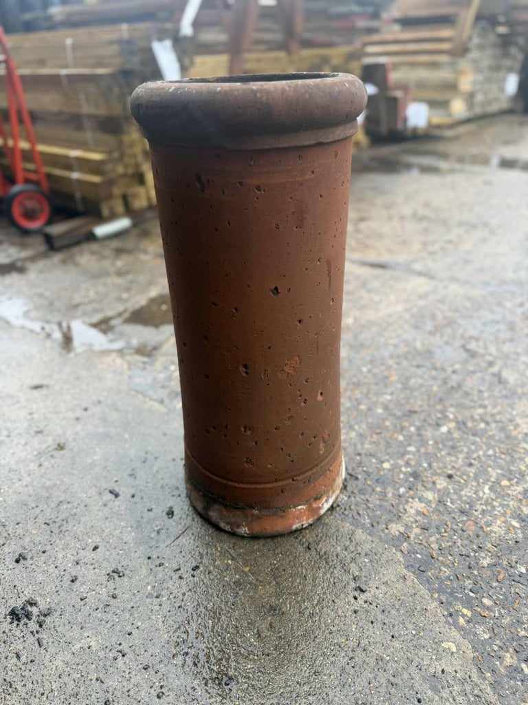 Secondhand Terracotta Chimney Pot H-23 inches