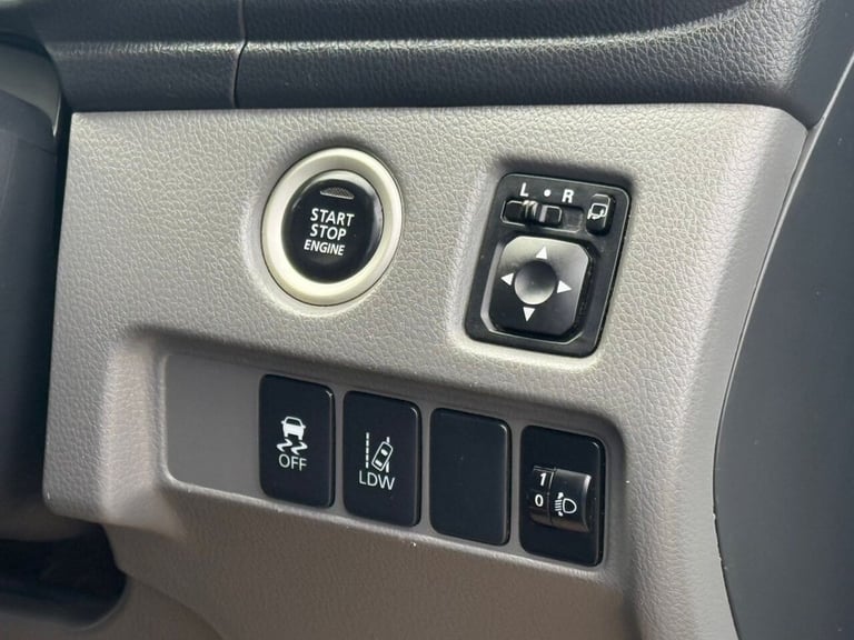 2017 Mitsubishi L200 2.4 DI-D DC Titan Pickup Double Cab 4dr Diesel Manual 4WD Euro 6 (178 ps) Di...