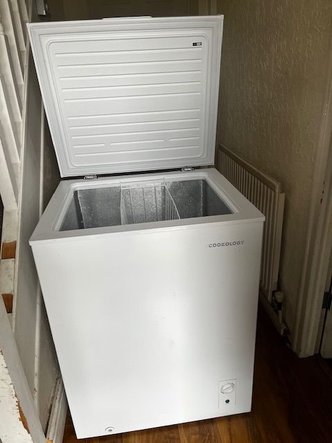 image for MEDIUM SIZE (142L) COOKOLOGY CHEST FREEZER IN EXCELLENT WORKING CONDITION