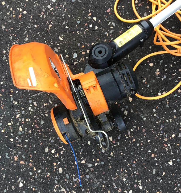 Large Worx electric Strimmer and cable