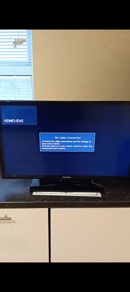 Samsung 32" TV (Fully working with Remote)