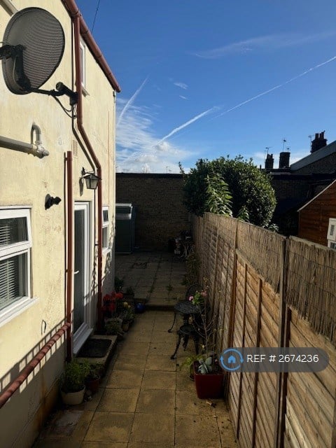 3 bedroom flat in The Mall, Faversham, ME13 (3 bed) (#2674236)