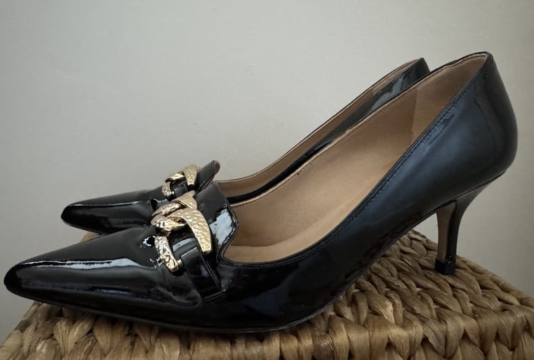 image for LK Bennett ladies black patent leather shoes (with gold buckle feature) - size 36 (UK 3 - 3.5)