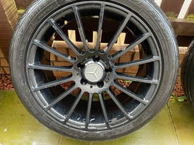 Set of alloys with tyres 