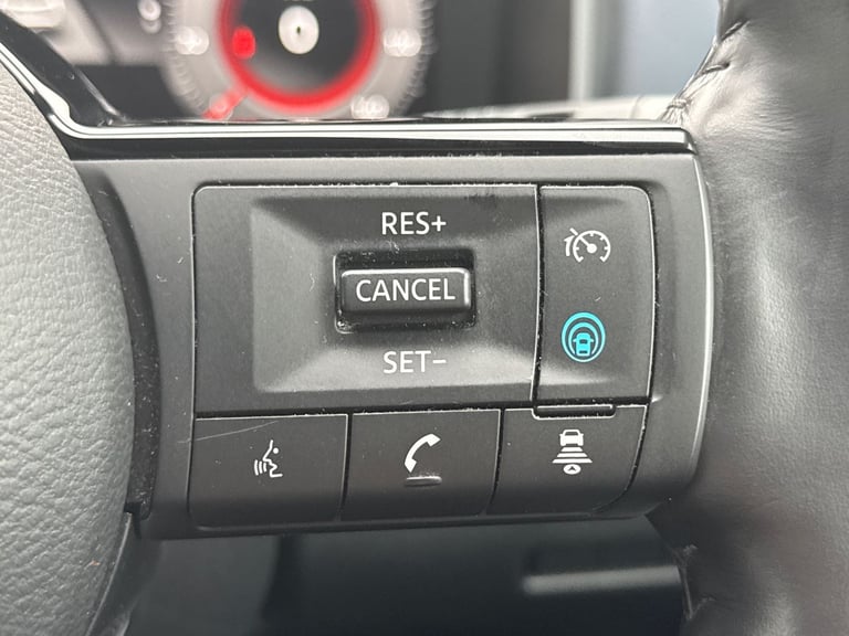 2022 Nissan Qashqai 1.3 DiG-T MH Tekna 5dr SUV PETROL Manual