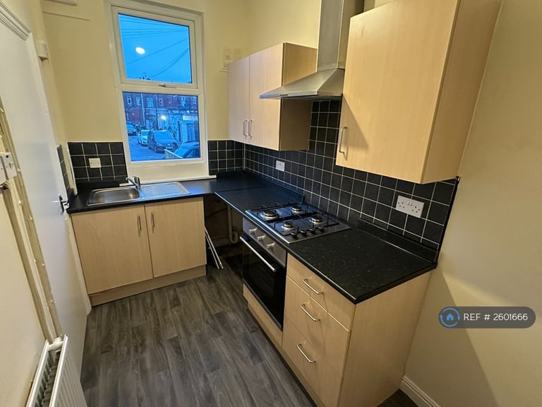 2 bedroom house in Woodlea Mount, Leeds, LS11 (2 bed) (#2601666)