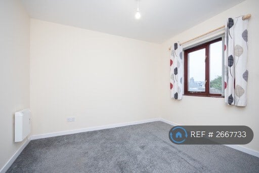 2 bedroom flat in Gladstone Place, Woodside, Aberdeen, AB24 (2 bed) (#2667733)
