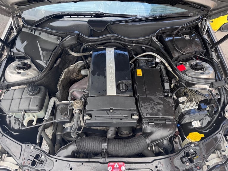 2003 MERCEDES-BENZ C CLASS C180K Avantgarde SE 4dr AUTO PETROL SILVER SALOON VGC