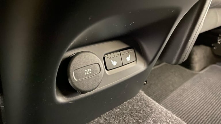 2025 Volvo XC40 B4 (P) Ultra Black Edition (Sunroof, Harman Kardon, 360 Camera) ESTATE Petrol/Ele...