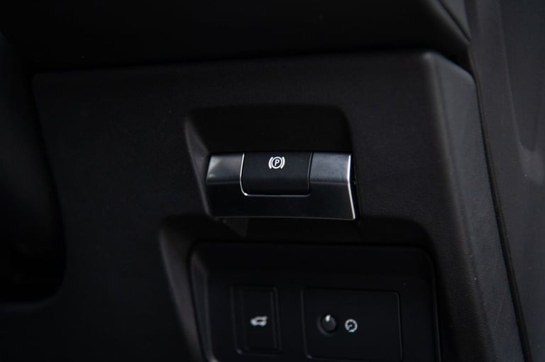 2019 Land Rover Range Rover Evoque 2.0 D180 R-Dynamic HSE SUV 5dr Diesel Auto 4WD Euro 6 (s/s) (1...